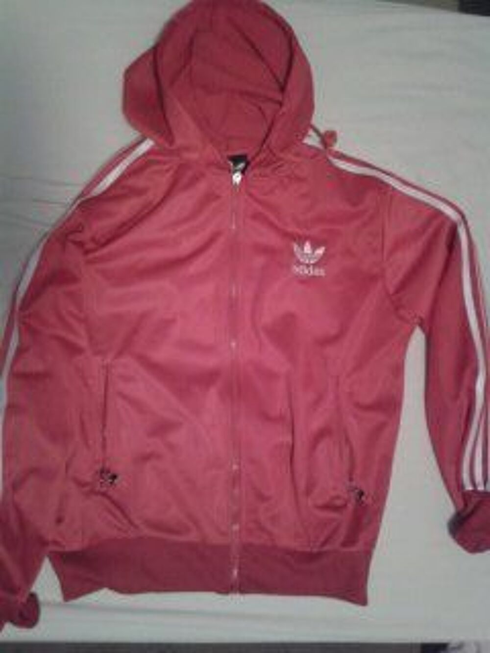 Veste Adidas authentique toute neuve Vêtements