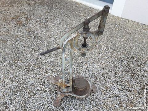 bouche bouteille fonte vintage 10 Saint-R�my (79)