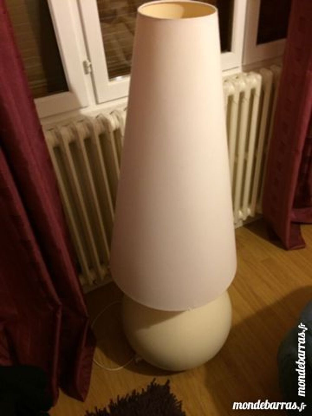 LAMPE BLANCHE SUR PIED Décoration