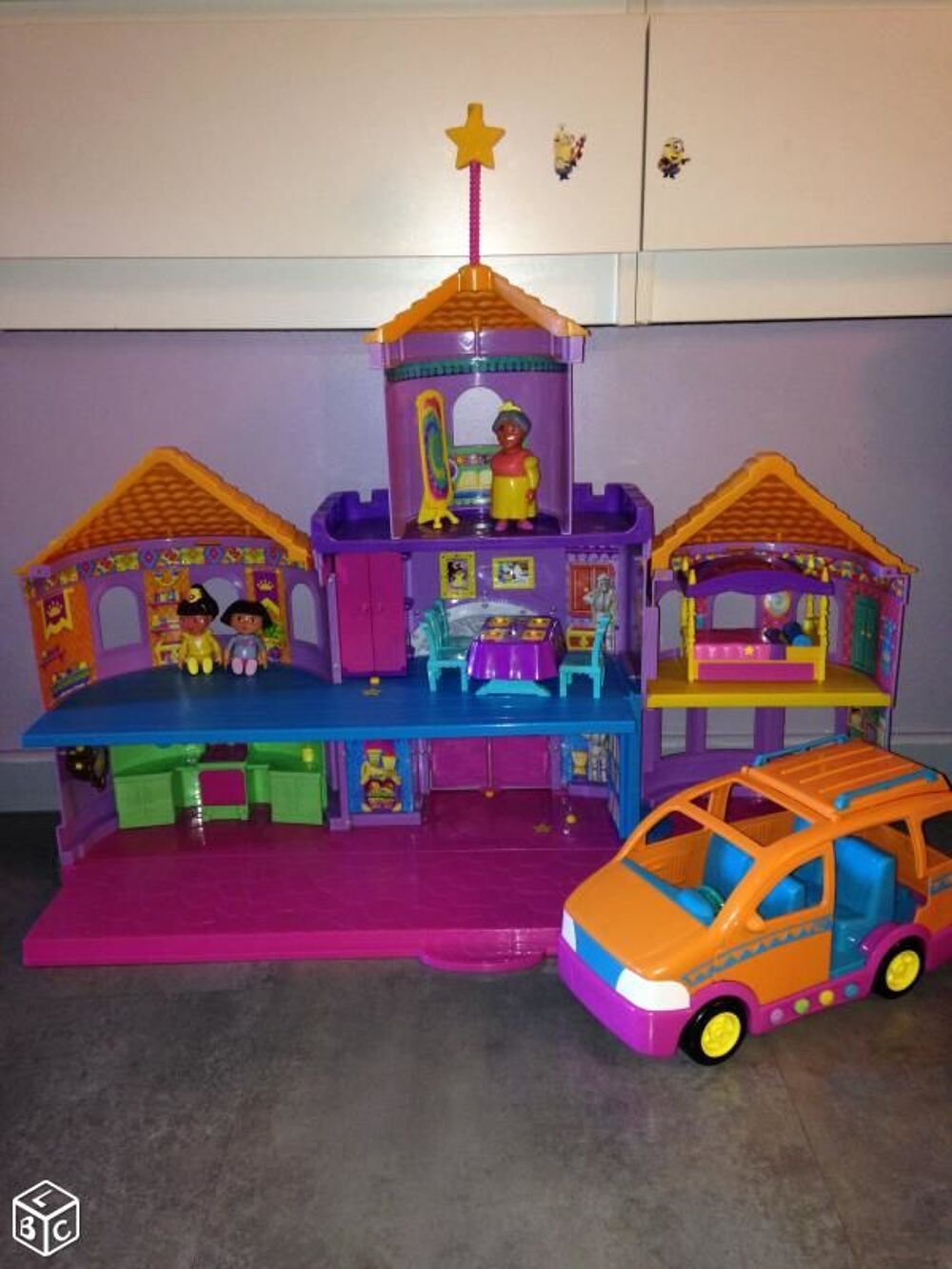 Chateau et Voiture Dora Jeux / jouets