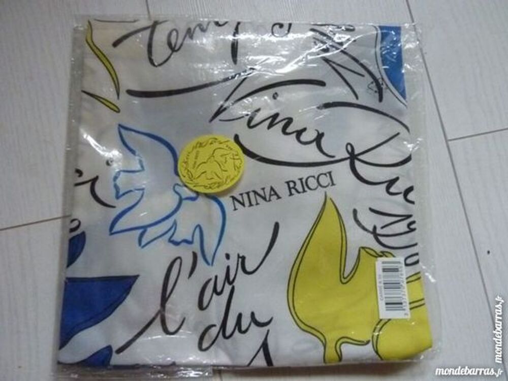 FOULARD NINA RICCI l'air du temps Bijoux et montres