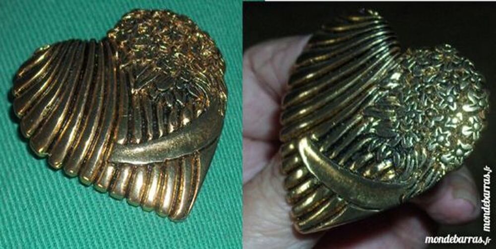Broche fantaisie en forme de coeur Bijoux et montres