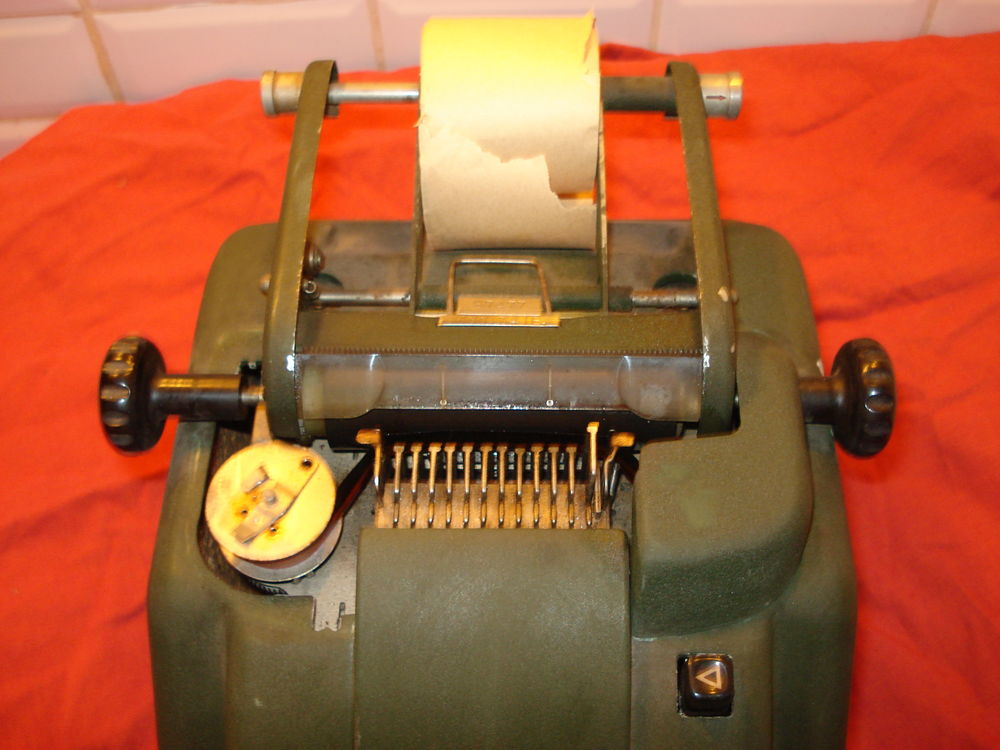 Ancienne machine &agrave; calculer - Ann&eacute;e 60 Décoration