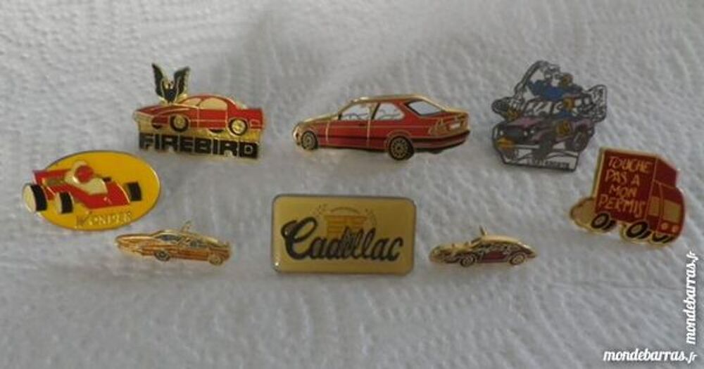 LOT DE 8 PINS THEME VOITURE 
