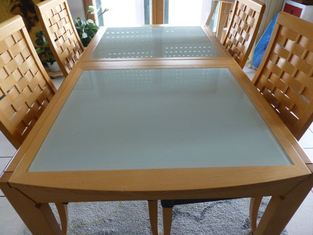 Table et chaises de salle &agrave; manger Meubles