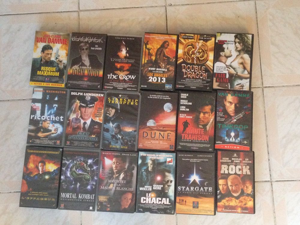 lot de 18 cassettes VHS DVD et blu-ray