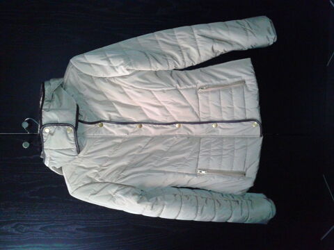 Doudoune Matelasse  Capuche Et Avec Col Montant Fourr 35 Arques (62)