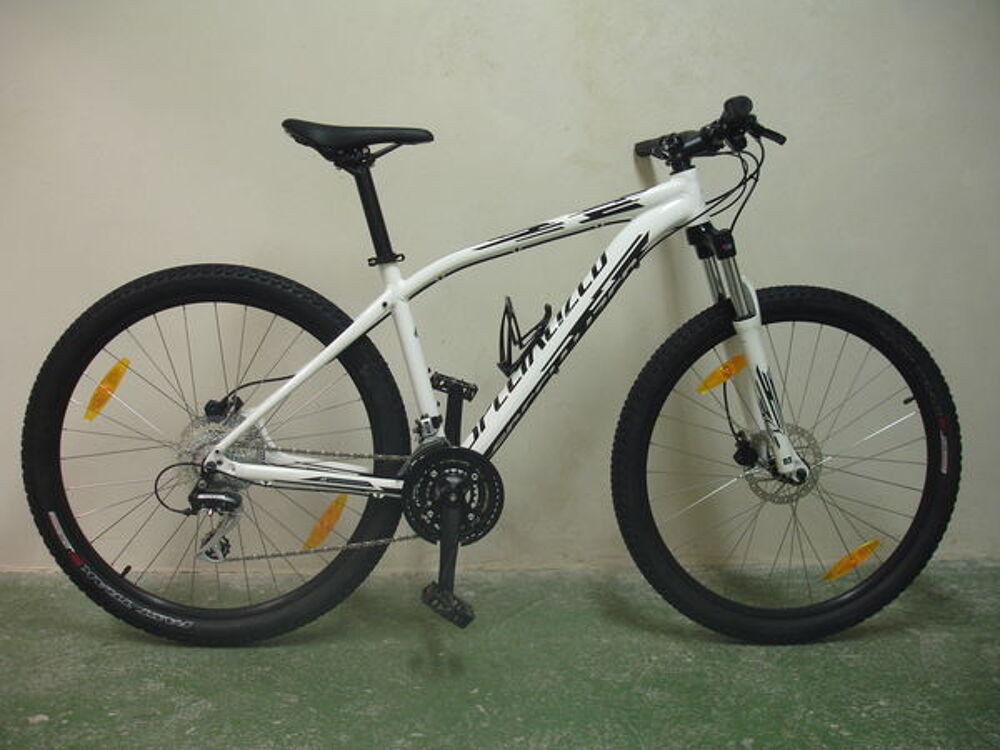 VTT neuf servie jamais Vélos