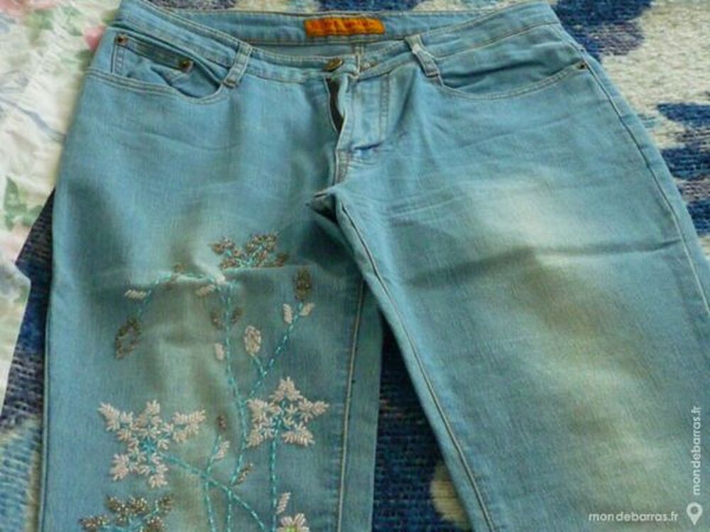 Jean d&eacute;lav&eacute; brod&eacute; Vêtements