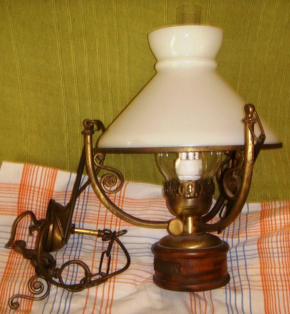 lustre style lampe a p&eacute;trole Décoration
