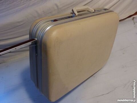 valise DELSEY 66x50x20 blanc cass avec clefs. 22 Ozoir-la-Ferrire (77)