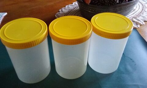 5 boites  pices plastique 8 Lsigny (77)