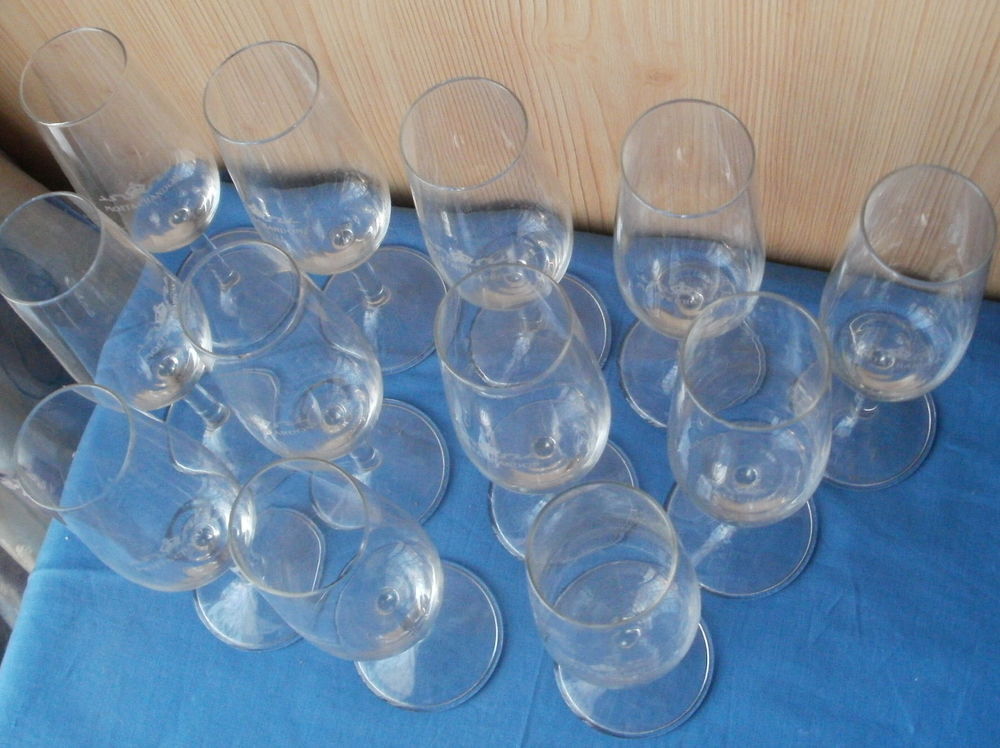 12 flutes a champagne estampill&eacute; MOET &sect; CHANDON Cuisine