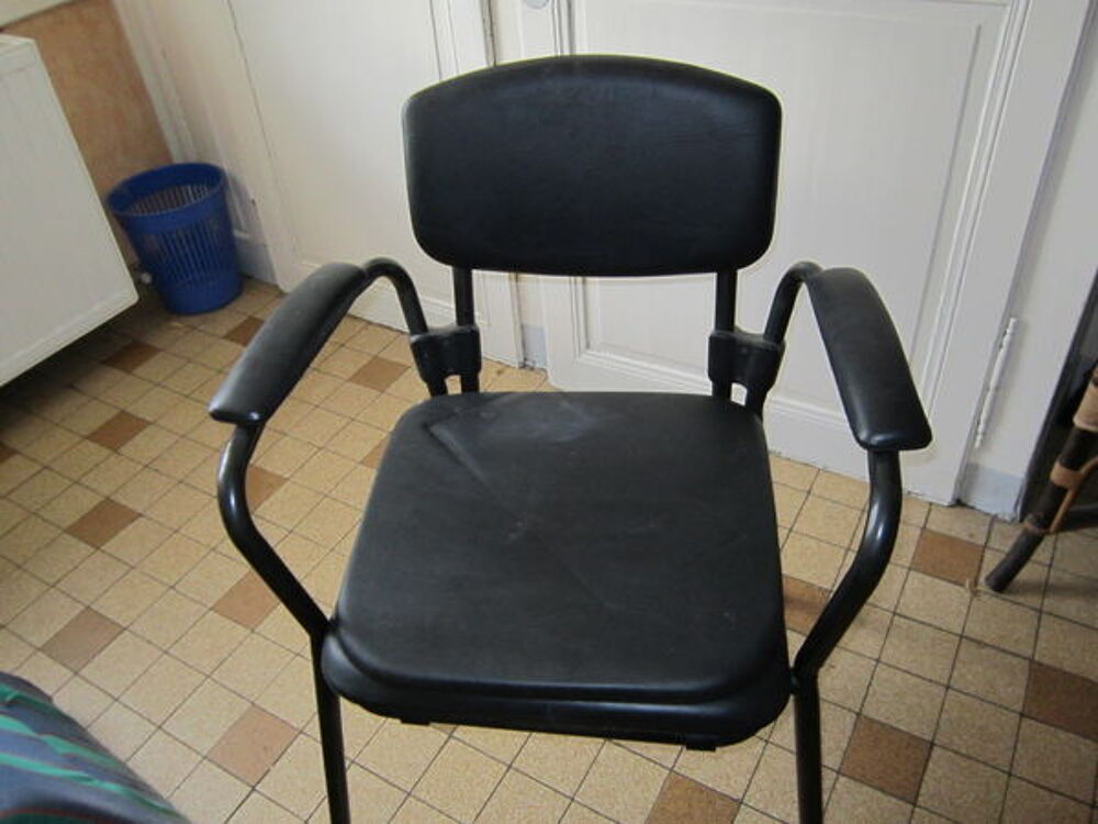 chaise perc&eacute;e Meubles