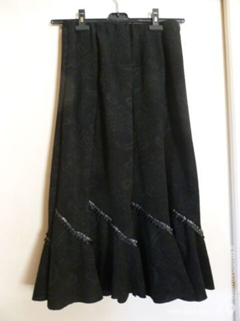 Jupe noire avec impressions tons sur tons 11 Goussainville (95)