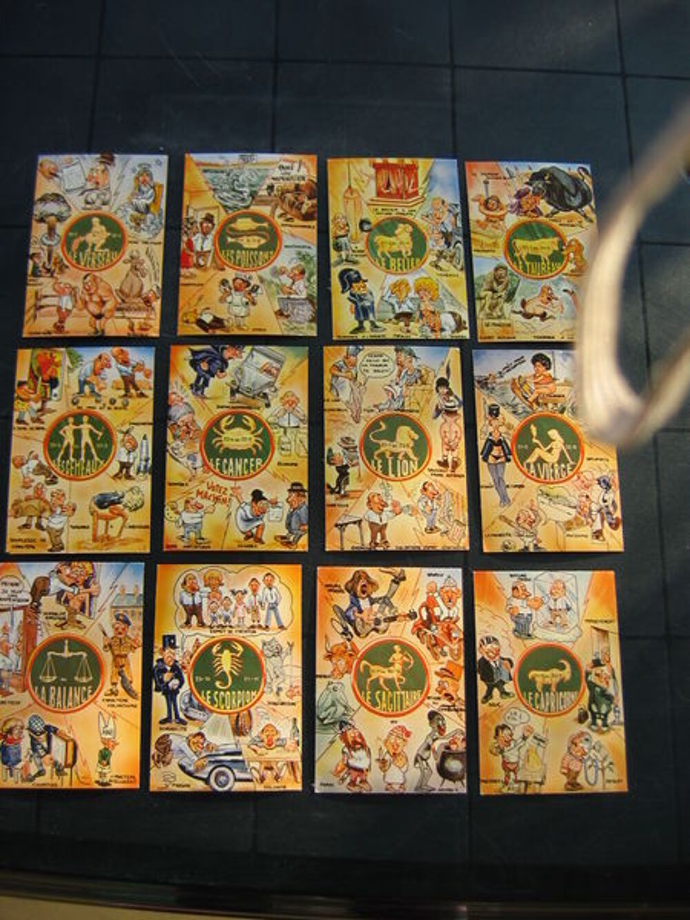 12 Cartes horoscope humoristiques en couleur. Livres et BD