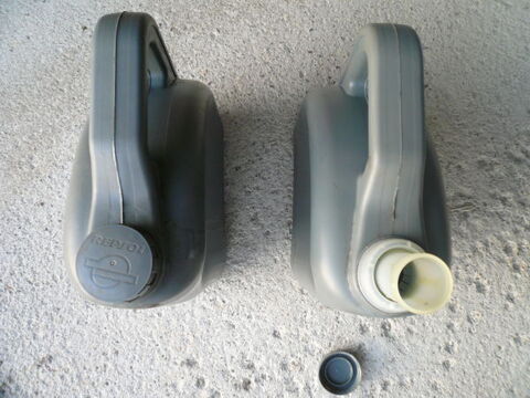 Bidons Jerrican 5L avec bec verseur 2 Boisset-et-Gaujac (30)