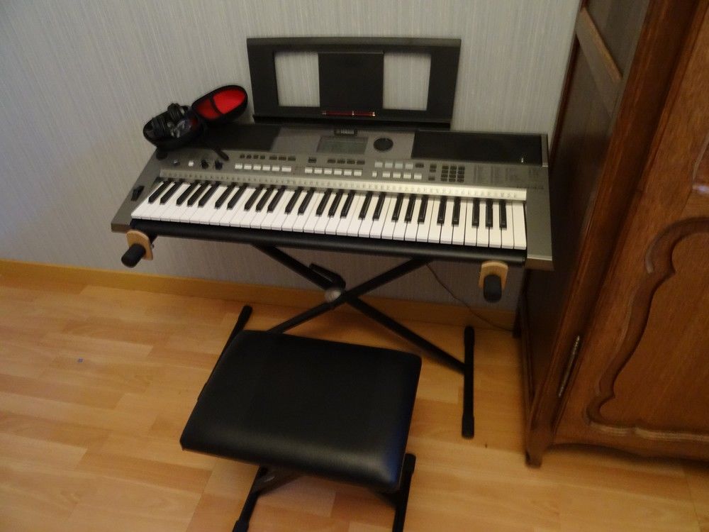 Clavier arrangeur YAMAHA PSR-E443 Instruments de musique