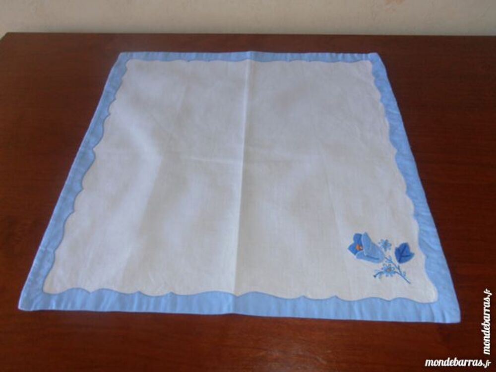 Set de table brod&eacute; bleu + serviette (68) Cuisine