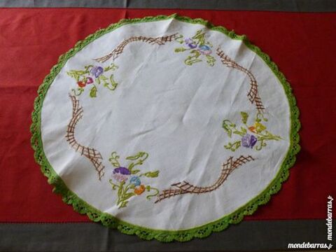 Napperon liser vert avec fleurs brodes 3 Thiais (94)