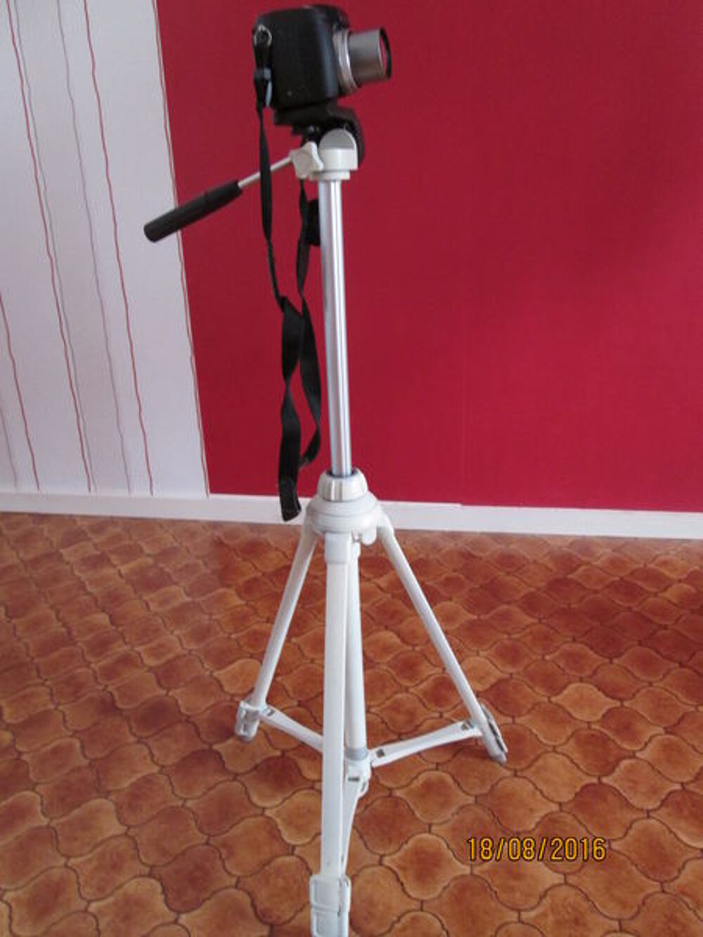 appareil photo +tr&eacute;pied Photos/Video/TV