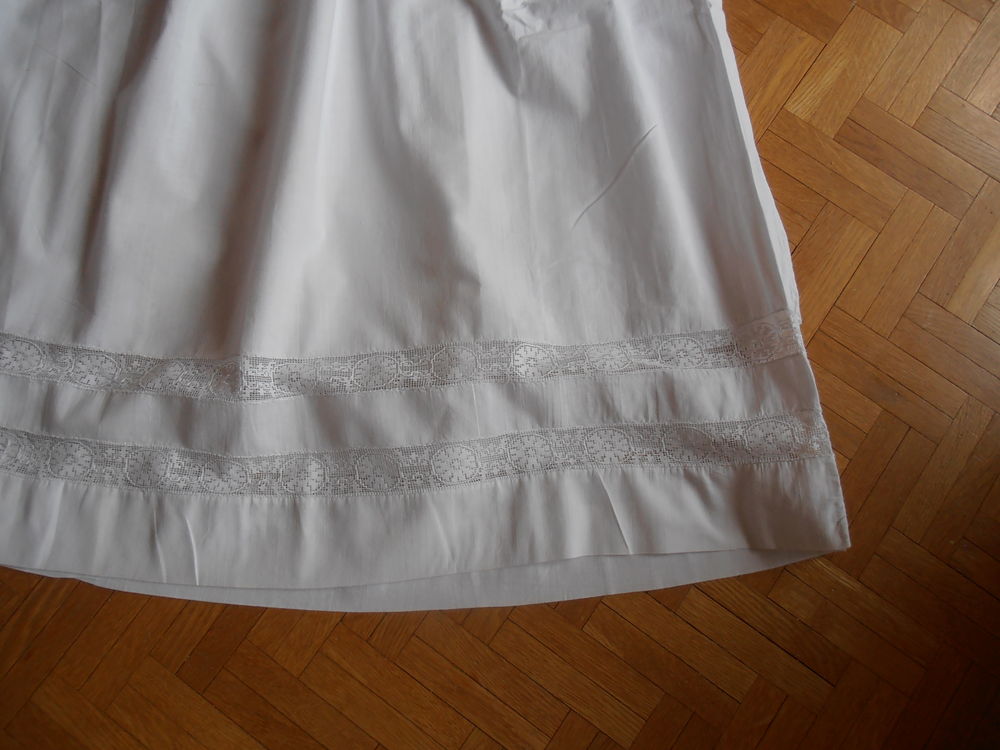 Jupon blanc ancien (80) Vêtements