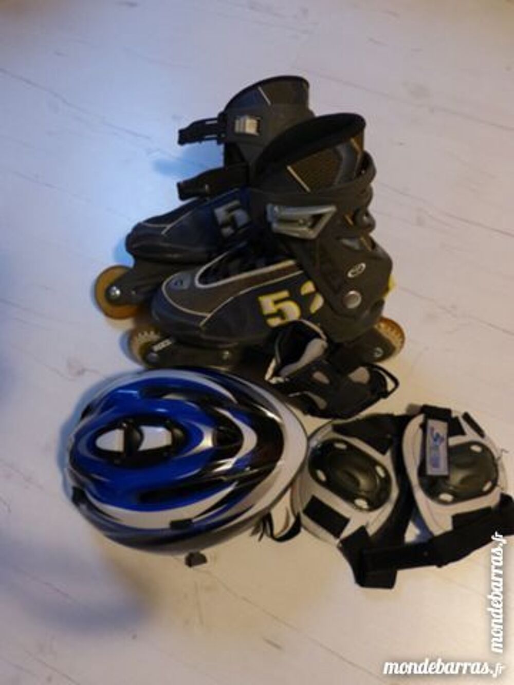 ensemble roller casque poign&eacute;es genouill&egrave;res Sports