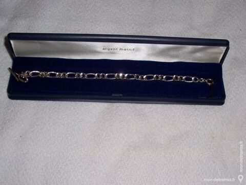 TRES BEAU BRACELET EN ARGENT MACIF ET UN DAUPHIN 25 Challans (85)