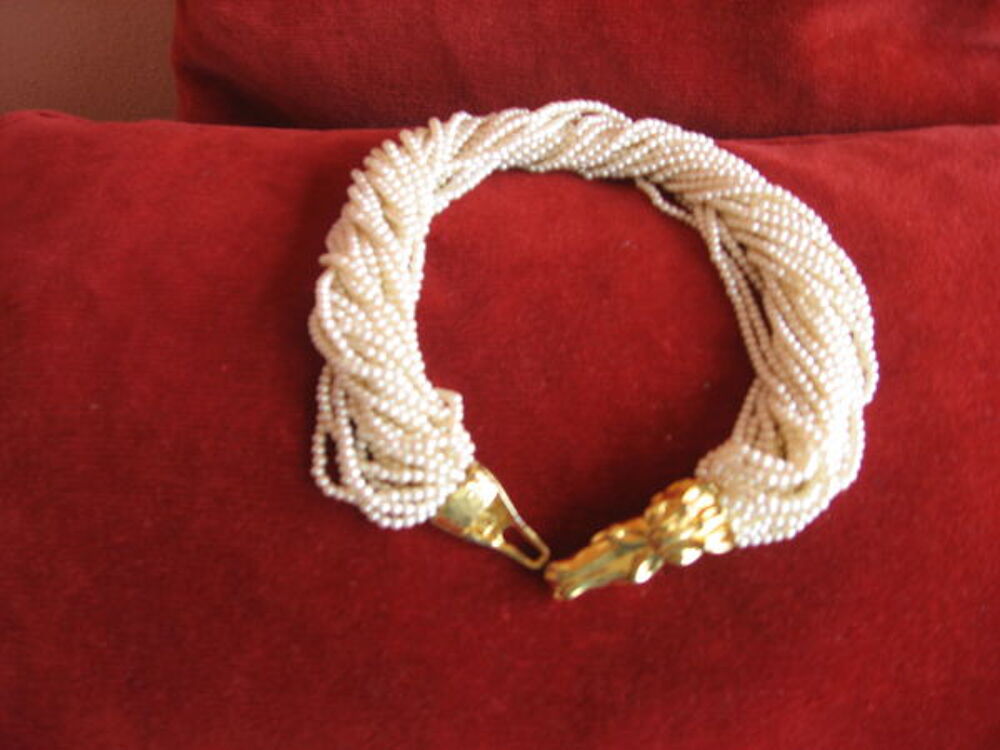 Propose superbe collier torsad&eacute; - fermeture t&ecirc;tes de cheval Bijoux et montres