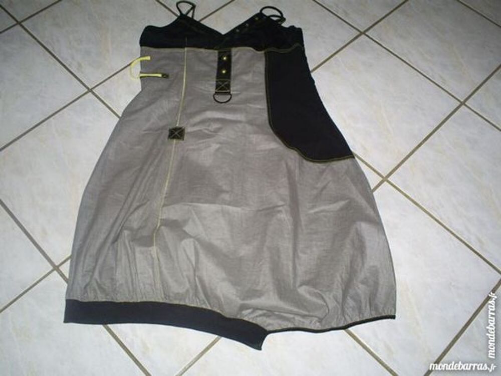 Robe FUNKY FRESH style LMV Taille 5 Vêtements