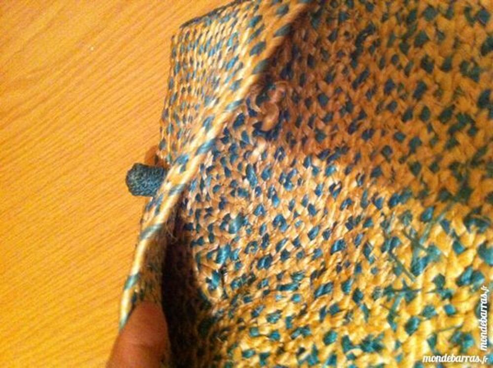 pochette en paille tress&eacute;e Bijoux et montres