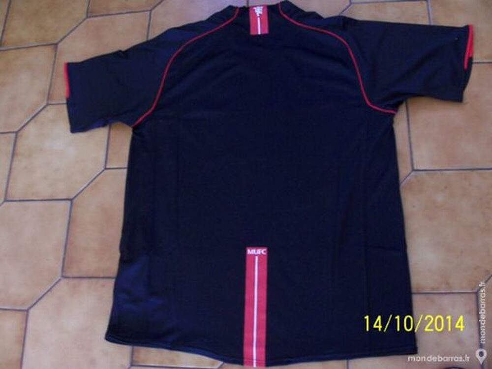 MAILLOT DE FOOT NEUF DE MARQUE NIKE TAILLE L Vêtements