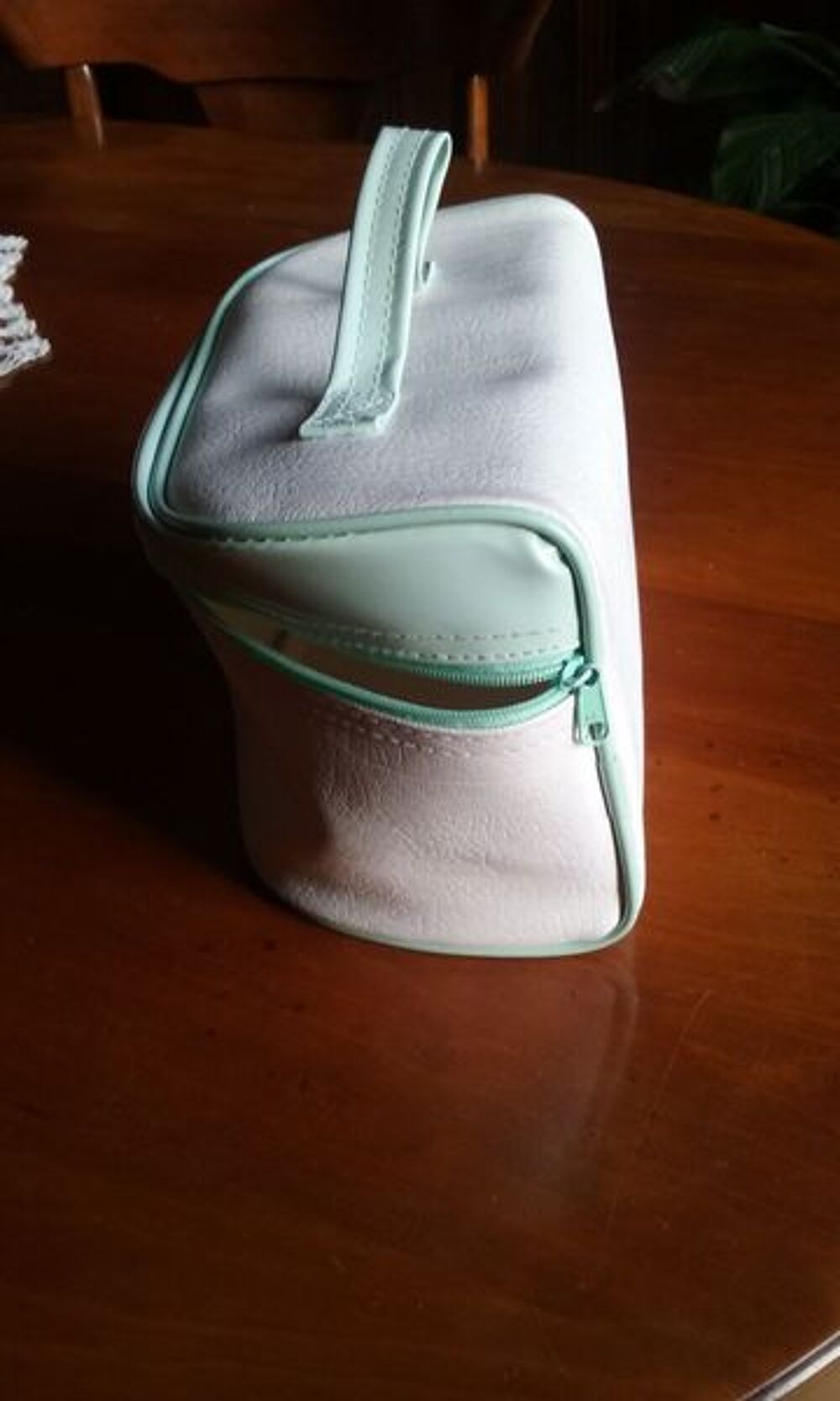 Trousse de toilette verte et blanche Maroquinerie