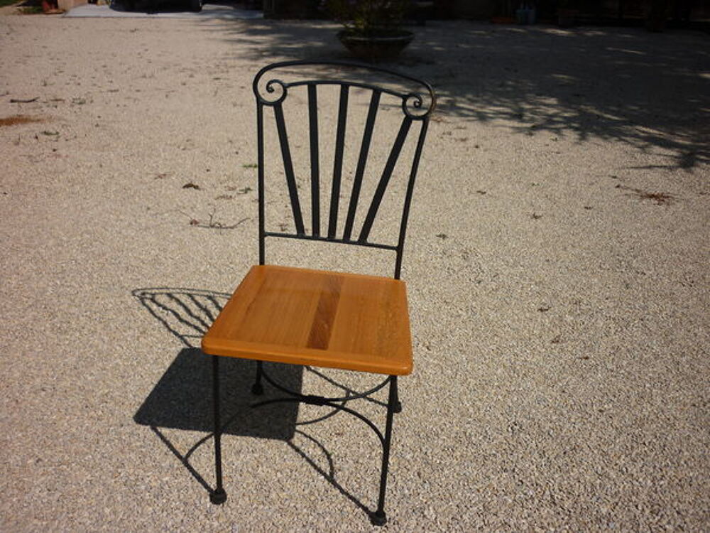 LOT DE 8 CHAISES EN FER FORGE Meubles