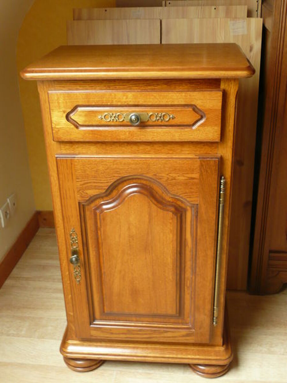 Chiffonnier en ch&ecirc;ne dor&eacute; massif Meubles