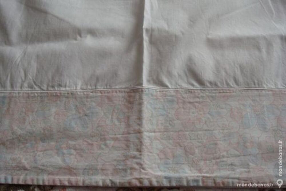 Drap blanc avec bordure Puériculture