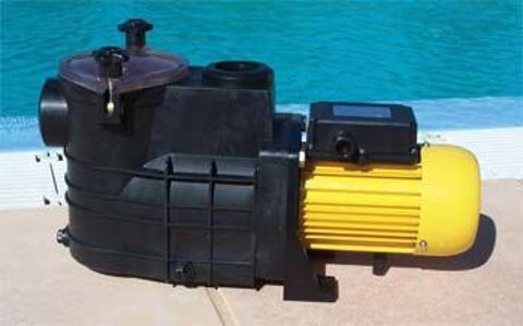 pompe de piscine 1 cv 220 volts 120 Saint-Raphal (83)