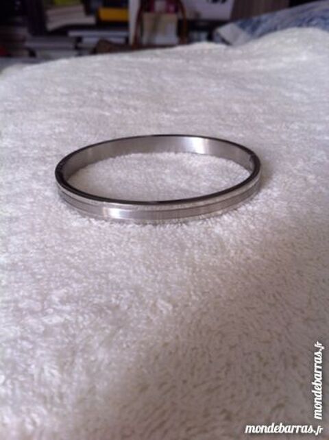 Beau bracelet en acier 20 Aubagne (13)