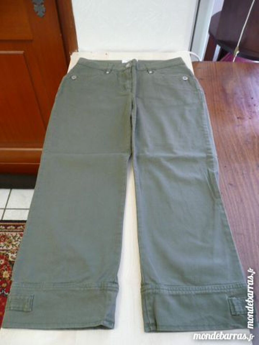 PANTACOURT KAKI ARMAND THIERY T40 Vêtements