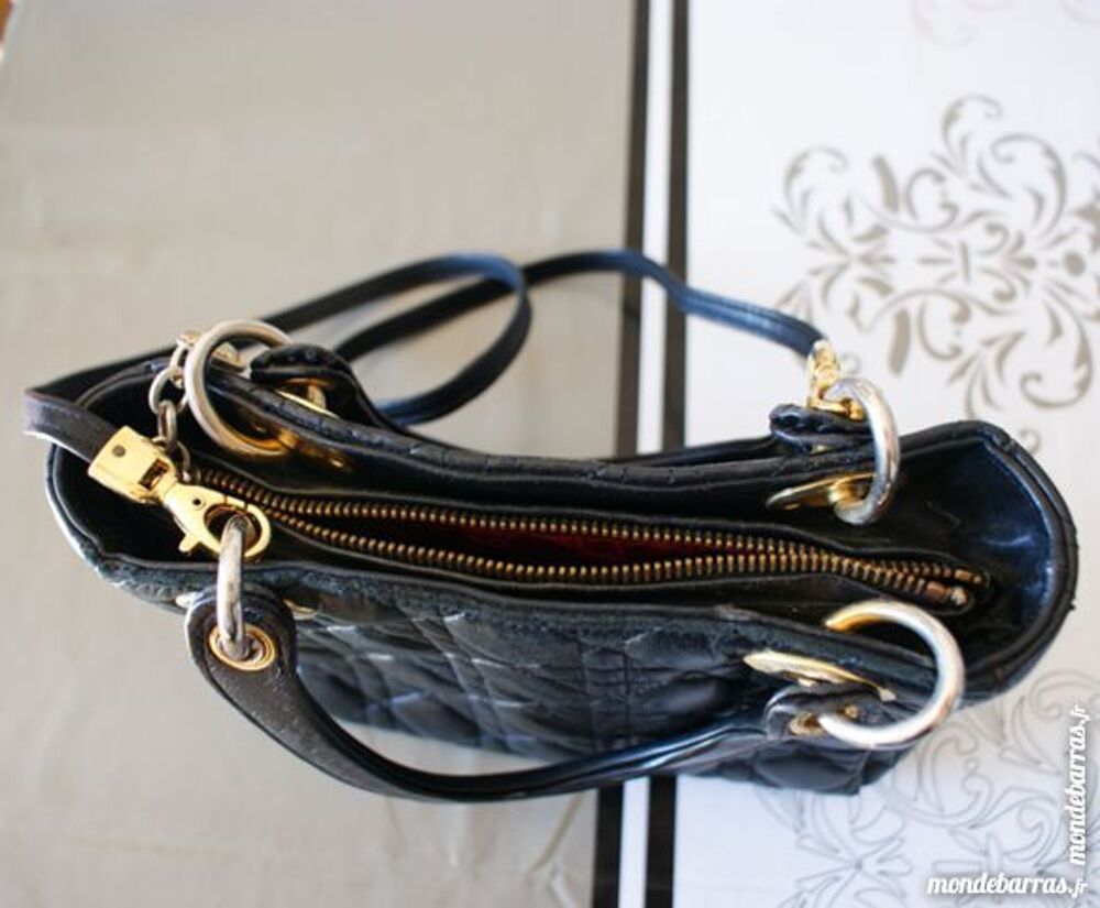 Petit sac en cuir noir vintage, attaches dor&eacute;es Maroquinerie