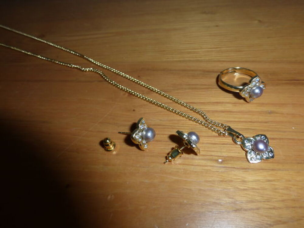 COLLIER, BOUCLE D'OREILLES, BAGUE-perle- NEUFS Bijoux et montres