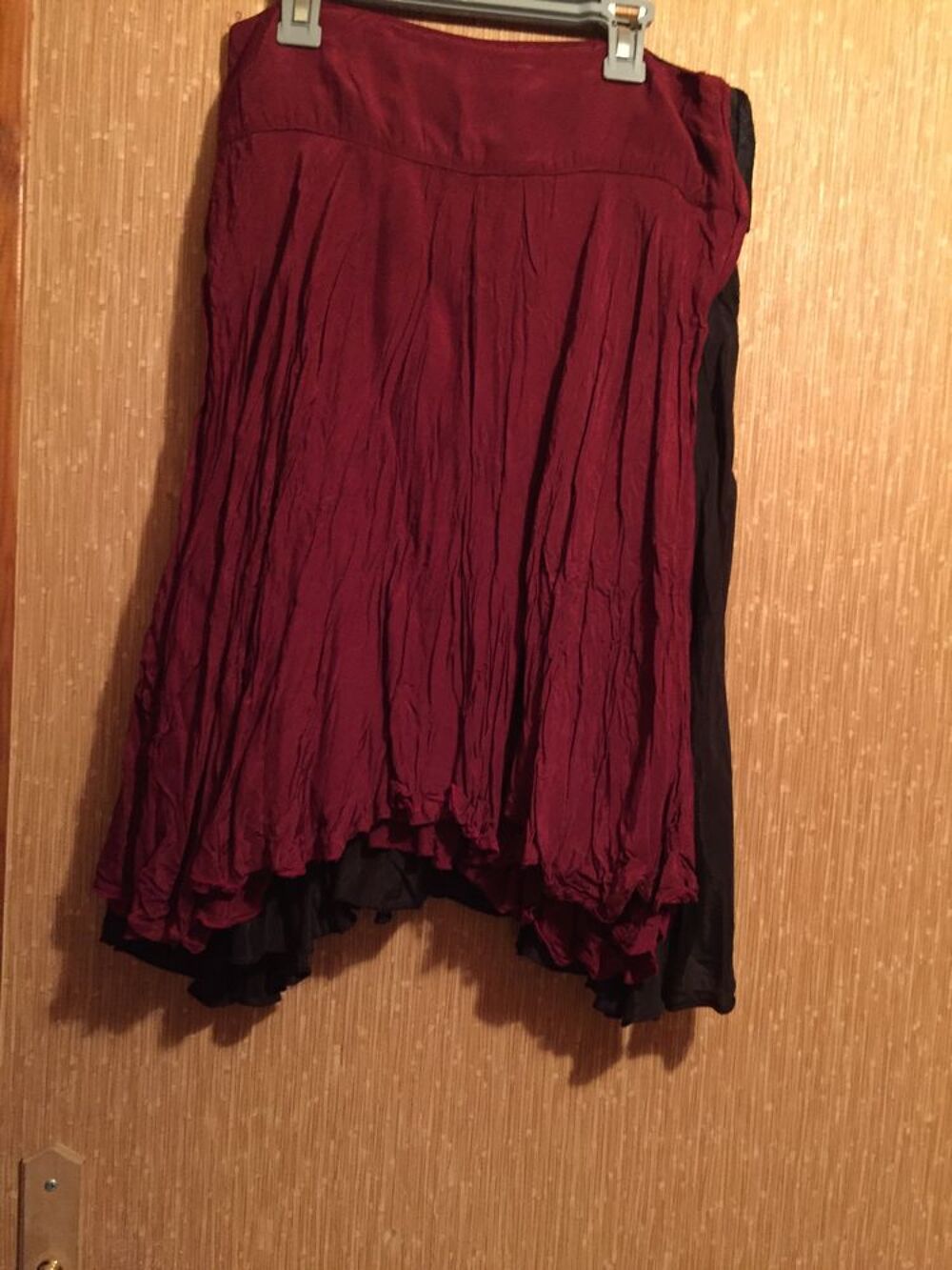 JUPES DOUBLEES ASPECT FROISSE Taille 38 Vêtements