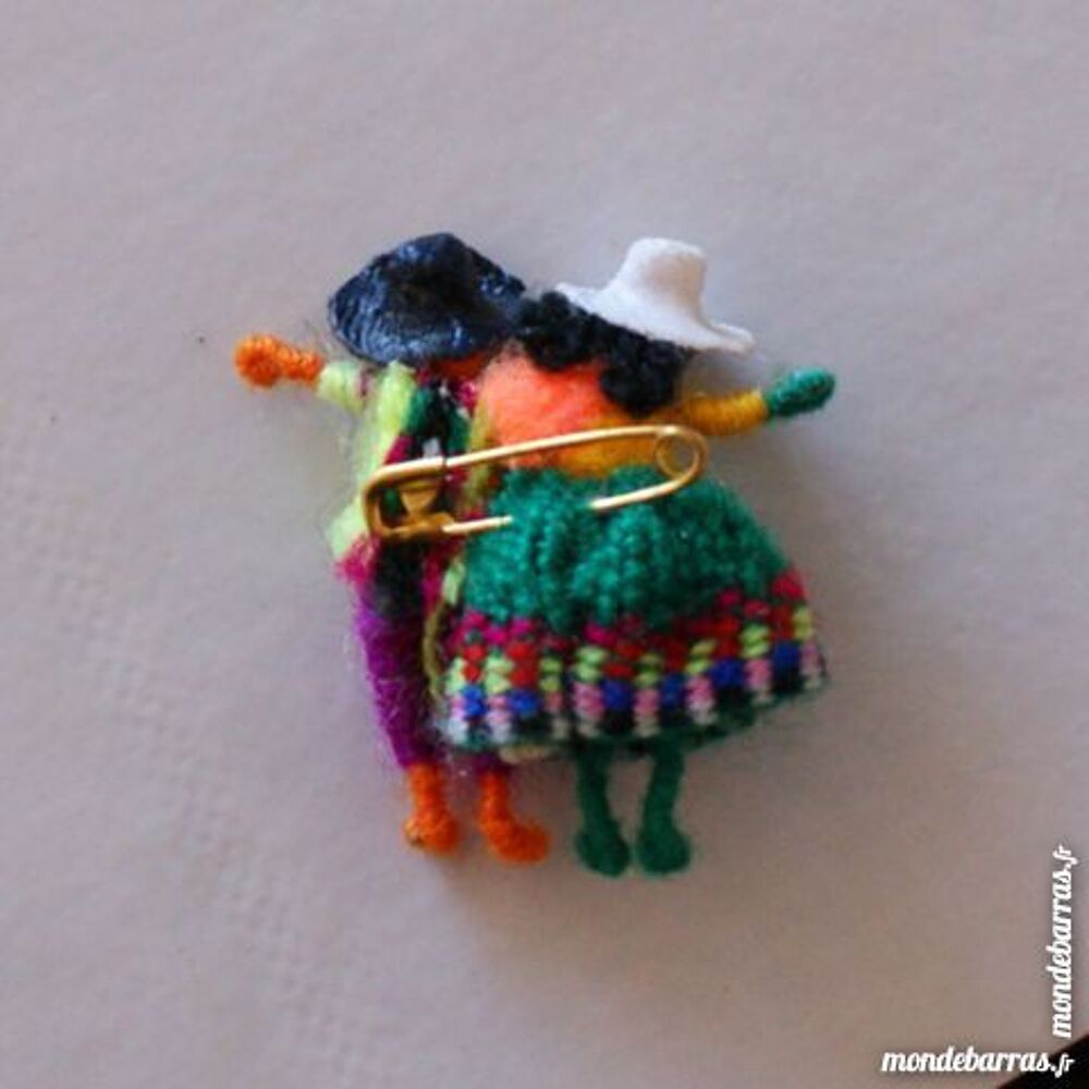 Mini broche en tissus p&eacute;ruviens Bijoux et montres
