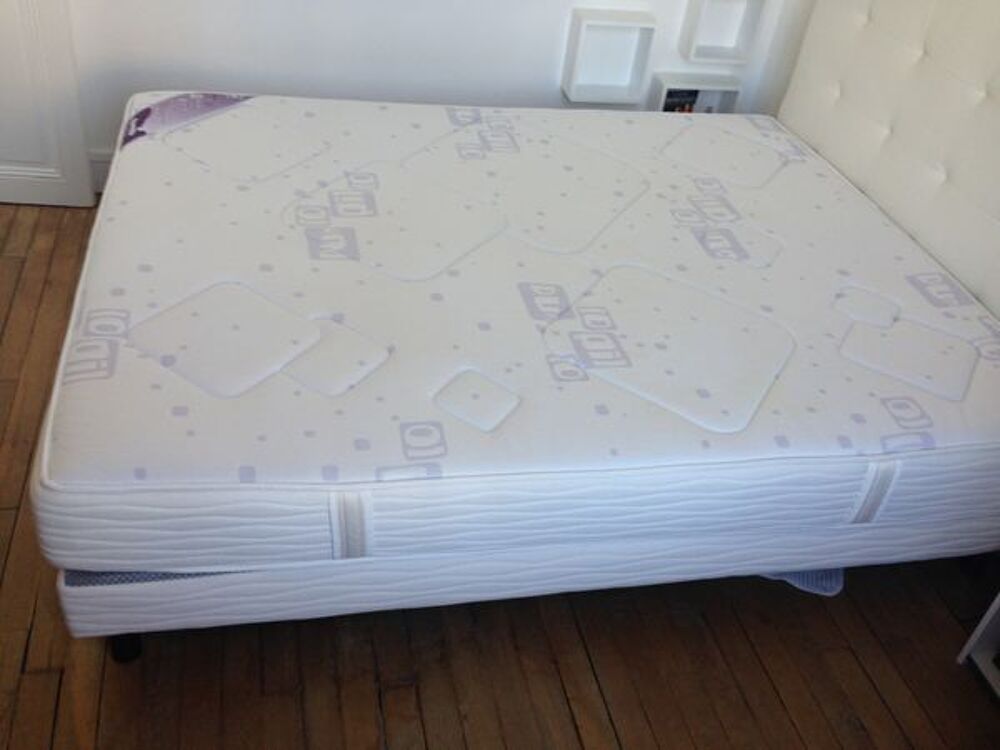 Lit 160x200 Matelas Latex, Sommier Dunlopillo, tr&egrave;s bon &eacute;tat Meubles