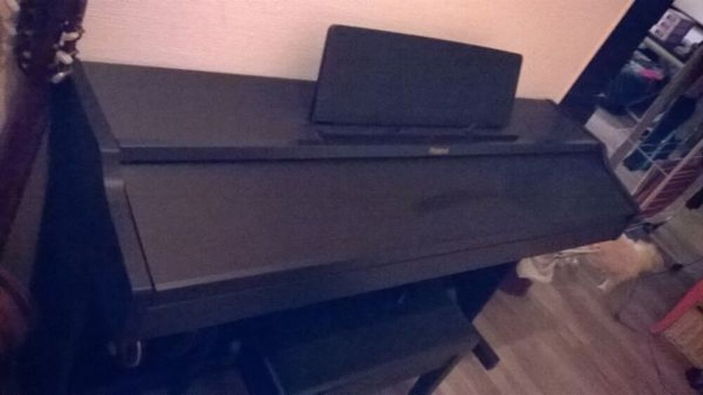 piano roland toucher lourd Instruments de musique