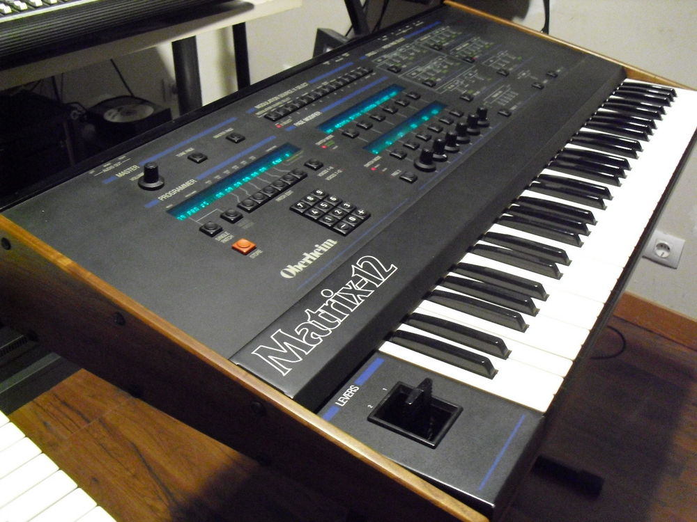 Synth&eacute;tiseurs analogiques, num&eacute;riques : Moog, Oberheim, PPG Instruments de musique