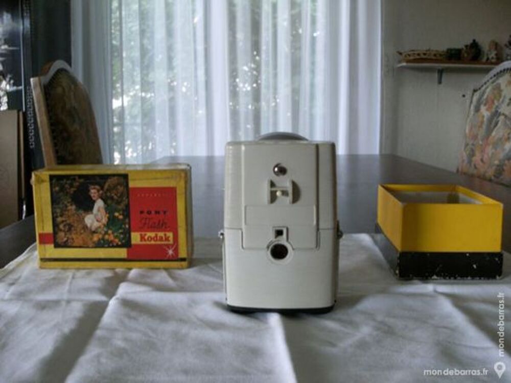 APPAREIL PHOTO KODAK BROWNIE FLASH Photos/Video/TV