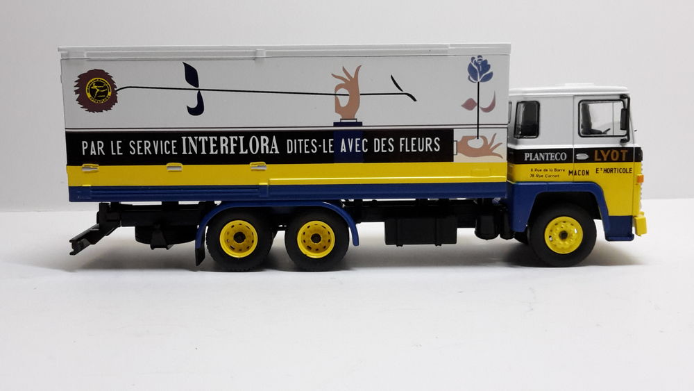 Scania 140 V8 fourgon Interflora 
