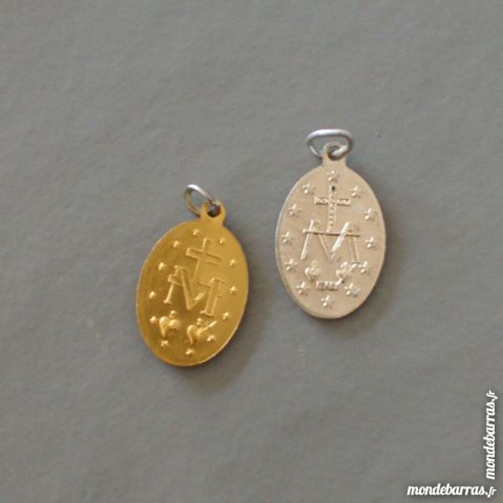 Pendentifs dor&eacute;s et argent&eacute; de la Vierge Marie Bijoux et montres