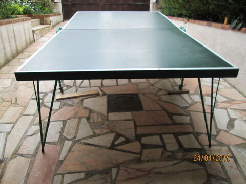    T ABLE DE PING-PONG pliante sur roulettes DONNAY
75 Marly-le-Roi (78)